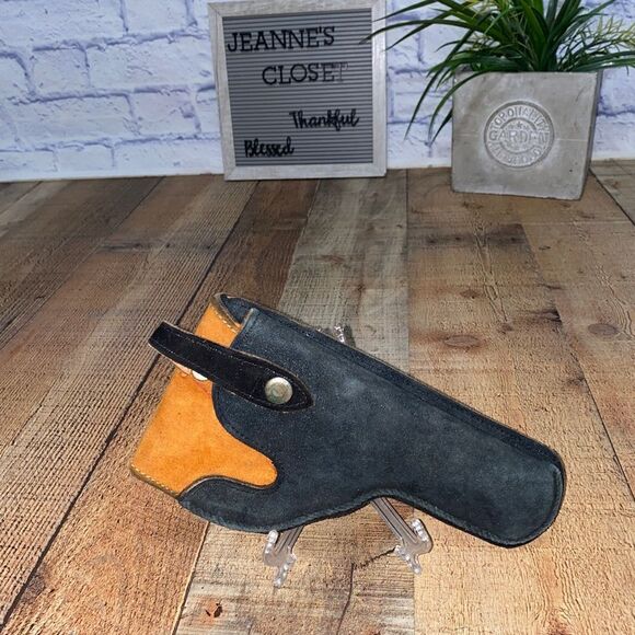 Leather Holster Medium Frame Revolver Holster Black - Picture 1 of 8